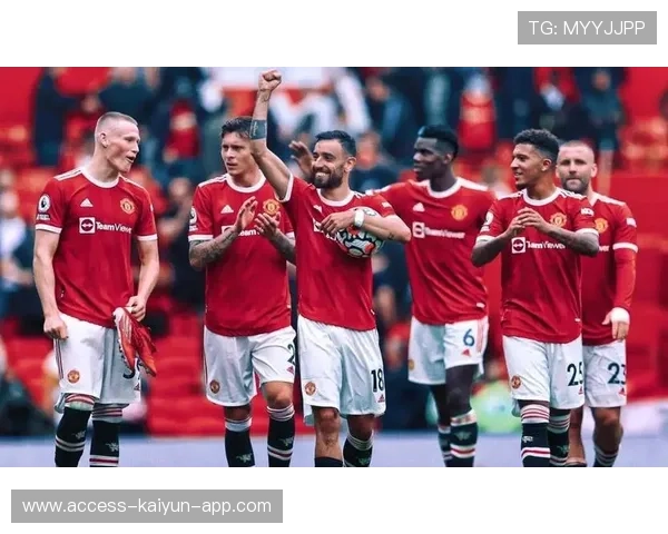 曼联备战英超焦点战,热刺强势来袭 曼联备战英超焦点战,热刺强势来袭